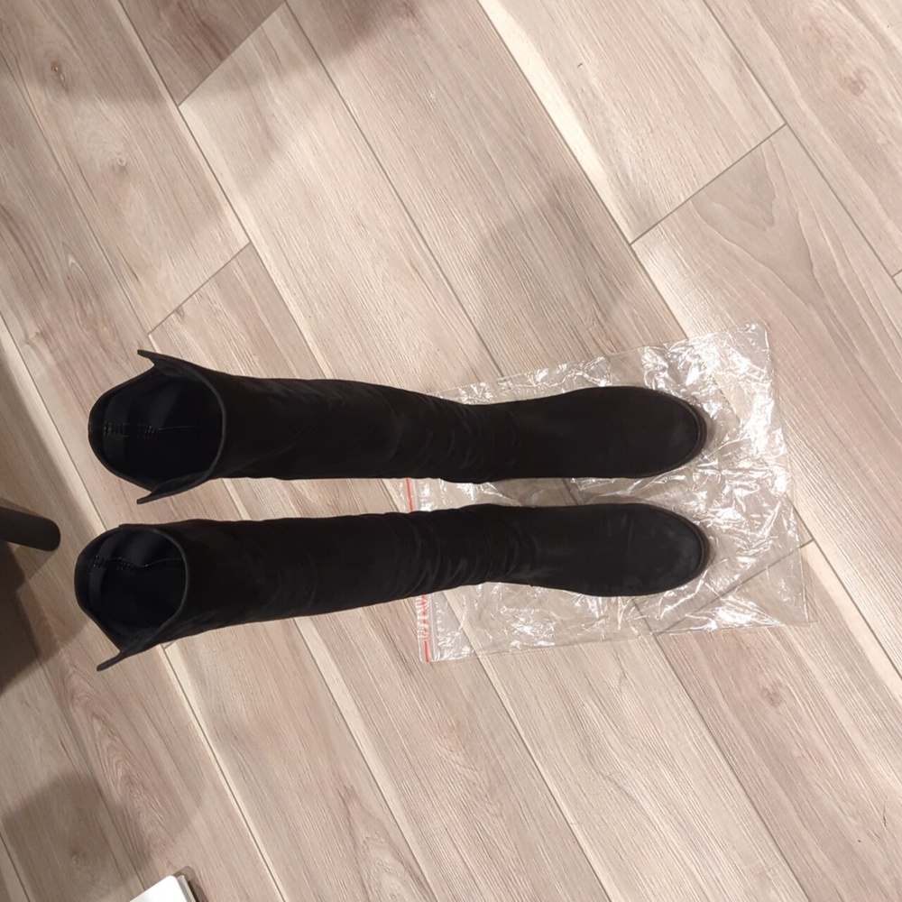 Stuart Weitzman Reserve Suede Strech Back